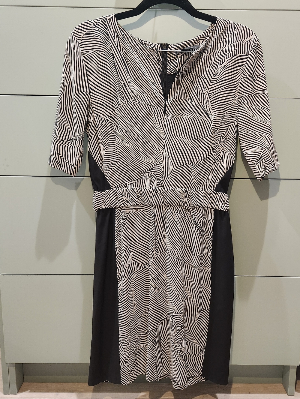 Armani Exchange Black and White Striped Midi Dress Zippers Size 2 Lightweight